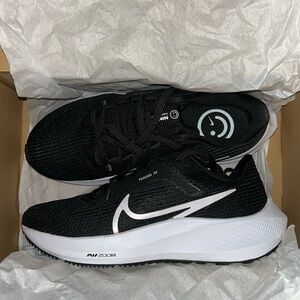 NIKE AIR ZOOM PEGASUS 40 WOMENS SIZE 5